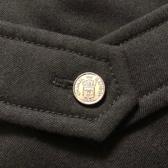 Chanel wool skirt with CC button - Picture 3 of 7